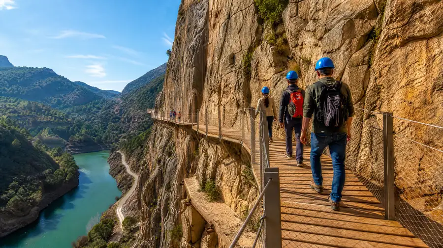 Caminito del Rey Rules: Clothing, Age Limits, Hours, and Facilities